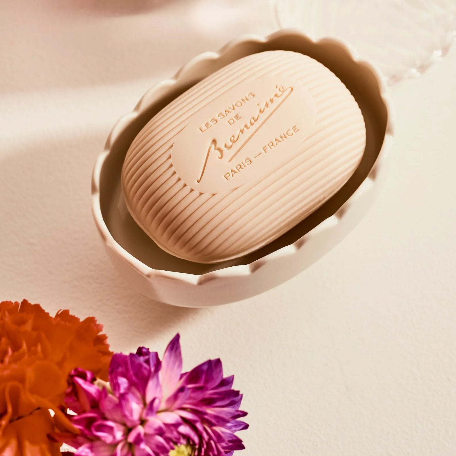 Bienaimé Footed Ceramic Soap Dish