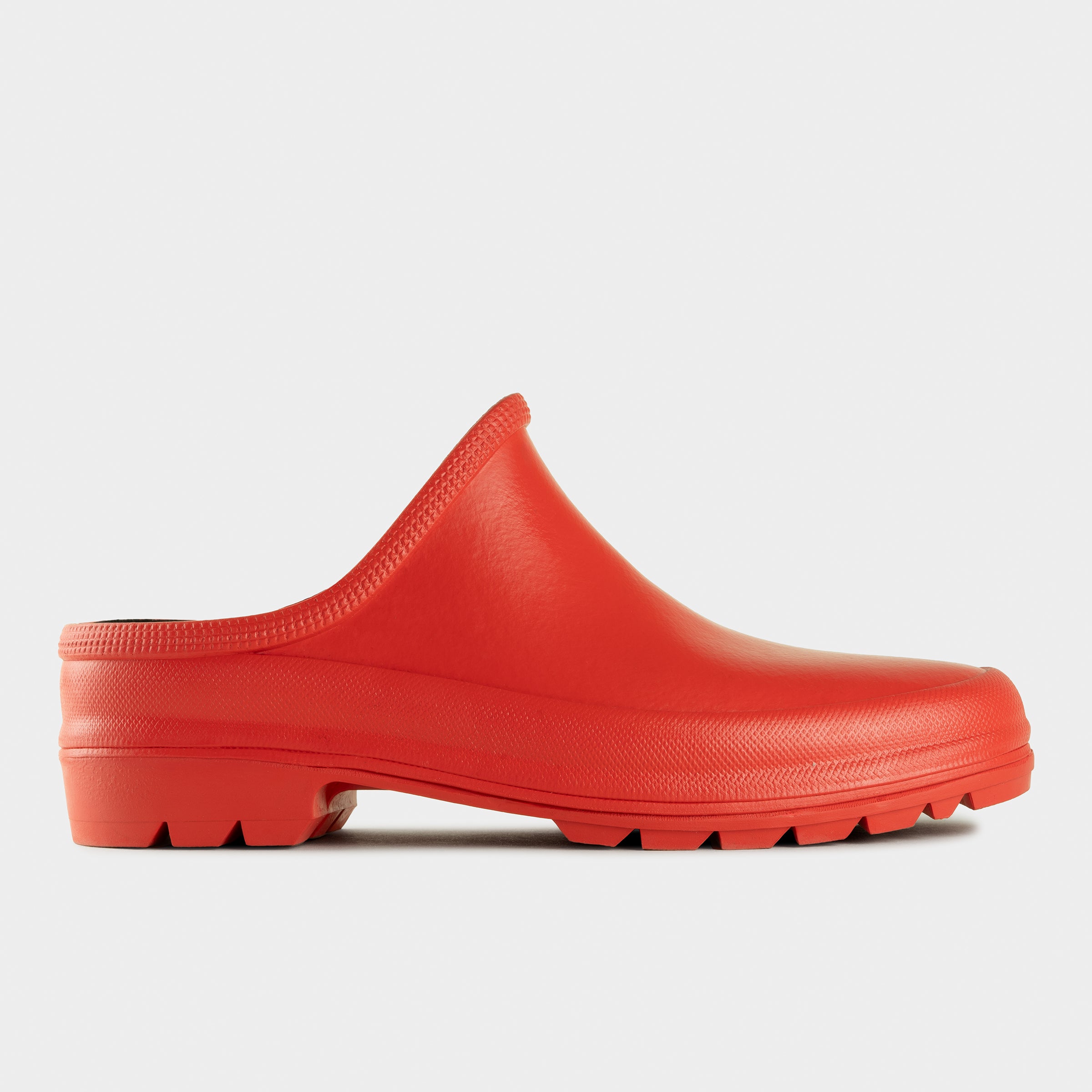 Easy Garden Clogs in Tomato