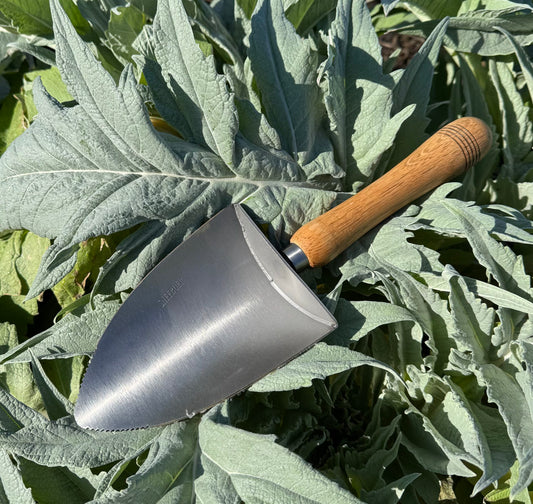 Sneeboer Serrated Garden Scoop