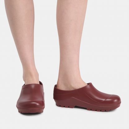 Italian Garden Clogs in Oxblood