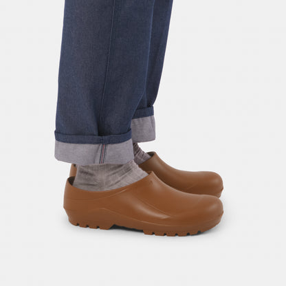 Italian Garden Clogs in Caramel