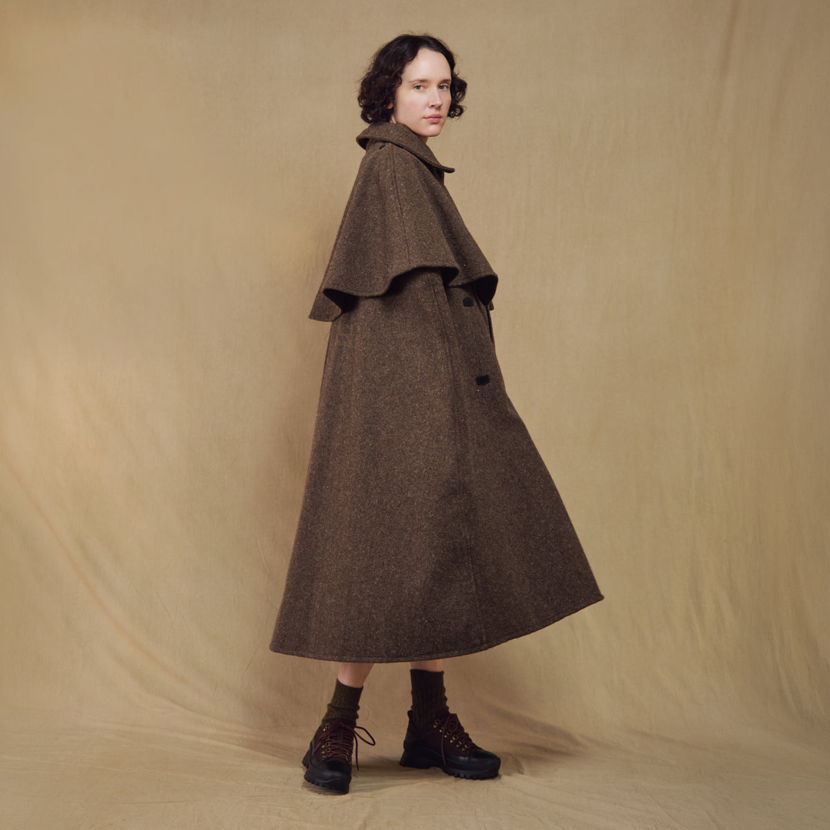 Le Laboureur French Wool Shepherd’s Cape in Walnut