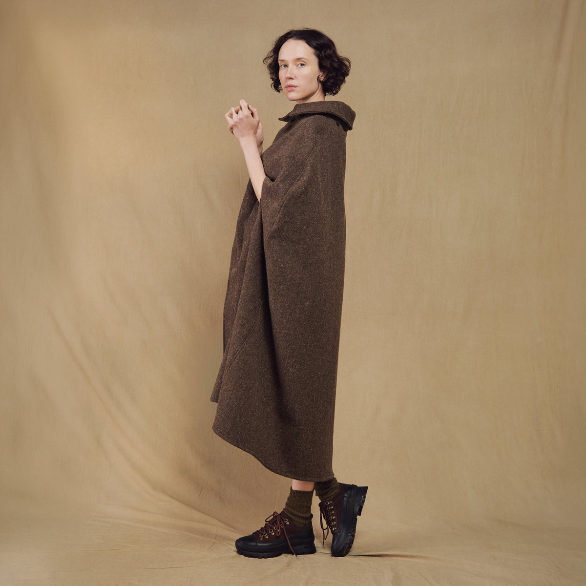Le Laboureur French Wool Shepherd’s Cape in Walnut
