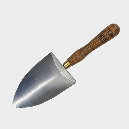 Sneeboer x Gardenheir Serrated Garden Scoop
